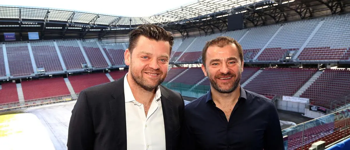 Pressekonferenz Austria Klagenfurt Neu, Neuuebernahme eines Deutschen Investors aus Hamburg, neuer Eigentuemer Tommislav Karajica mit Bruder Zeljko Karajica von SAM Sports Foto: Daniel Raunig