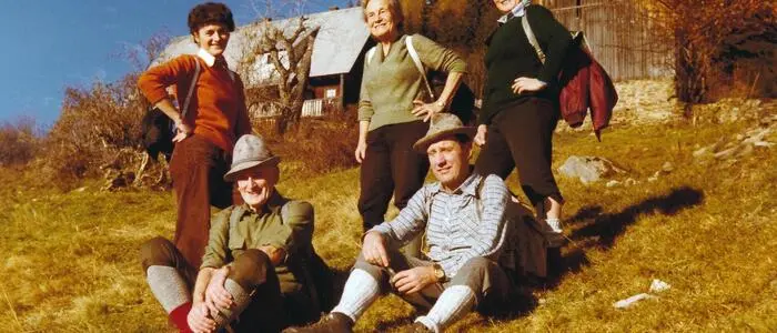 Beim Josefbauer auf der Scherzeben am 23. Oktober 1980 (v.l.: Gisela Postmann, Othmar Pusch, Rudi Semlitsch, Gustl und Josefine Gangl)