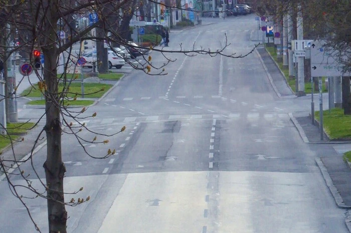 ...hat sich auf sein Fahrrad gesetzt und seine Heimatstadt im Tiefschlaf der Corona-Krise dokumentiert.