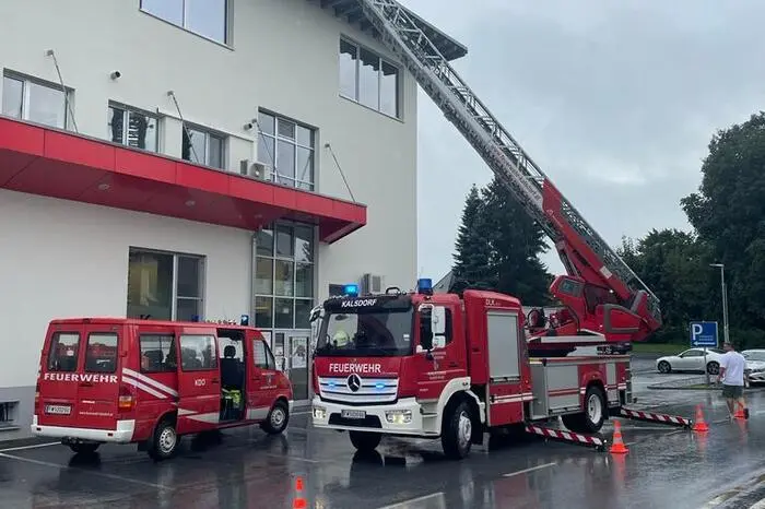 In Kalsdorf rückte die Feuerwehr zu einem undichten Schornstein aus ...