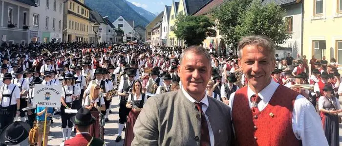 Erich Riegler (links im Bild) bei einer Jubiläumsfeier des Blasmusikverbands Liezen in St. Gallen