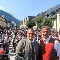 Erich Riegler (links im Bild) bei einer Jubiläumsfeier des Blasmusikverbands Liezen in St. Gallen
