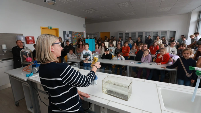 Die Mittelschule Seckau lud am Freitag, den 8. November, zum Tag der offenen Tür – samt vielfältigem Programm, das Einblicke in den Schulalltag und besondere Projekte bot. 