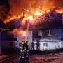 Das Wohnhaus geriet in der Nacht auf Montag in Brand