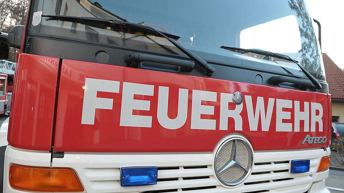 Die Feuerwehr Ziprein muss zu einem Verkehrsunfall ausrücken.