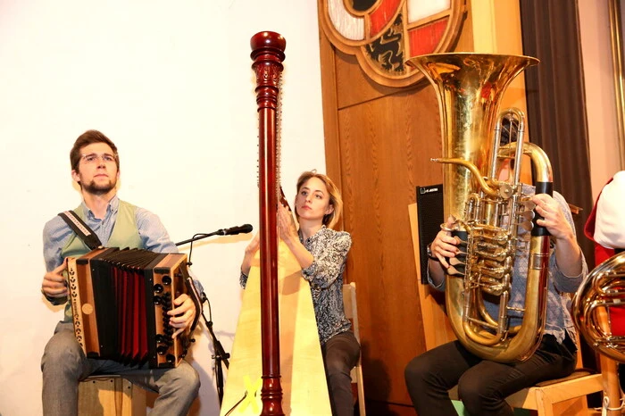 ... sowie das Trio „Tubonika Extended“ (Johannes Kölbl), das extra aus Leibnitz in der Südsteiermark „eingeflogen“ wurde, mit. 