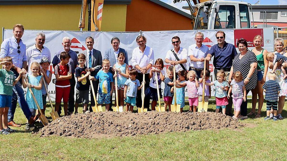 Der Spatenstich ist bereits erfolgt, mit 1. Jänner soll der Zubau fertig sein