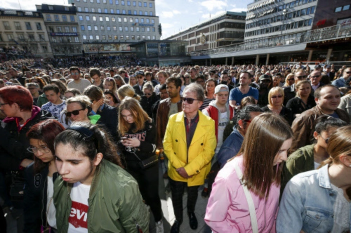 In Stockholm versammelten sich am Samstag Tausende Fans und Musiker, um des Verstorbenen zu gedenken.