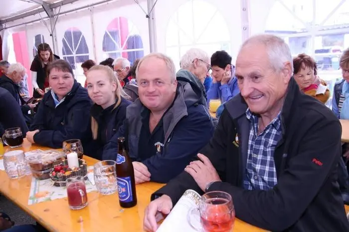 Aber auch zahlreiche Gäste von auswärts kamen zum Hallersdorfer Rüsthaus, um den Nationalfeiertag bei einem gemütlichen Zusammensein genießen zu können.