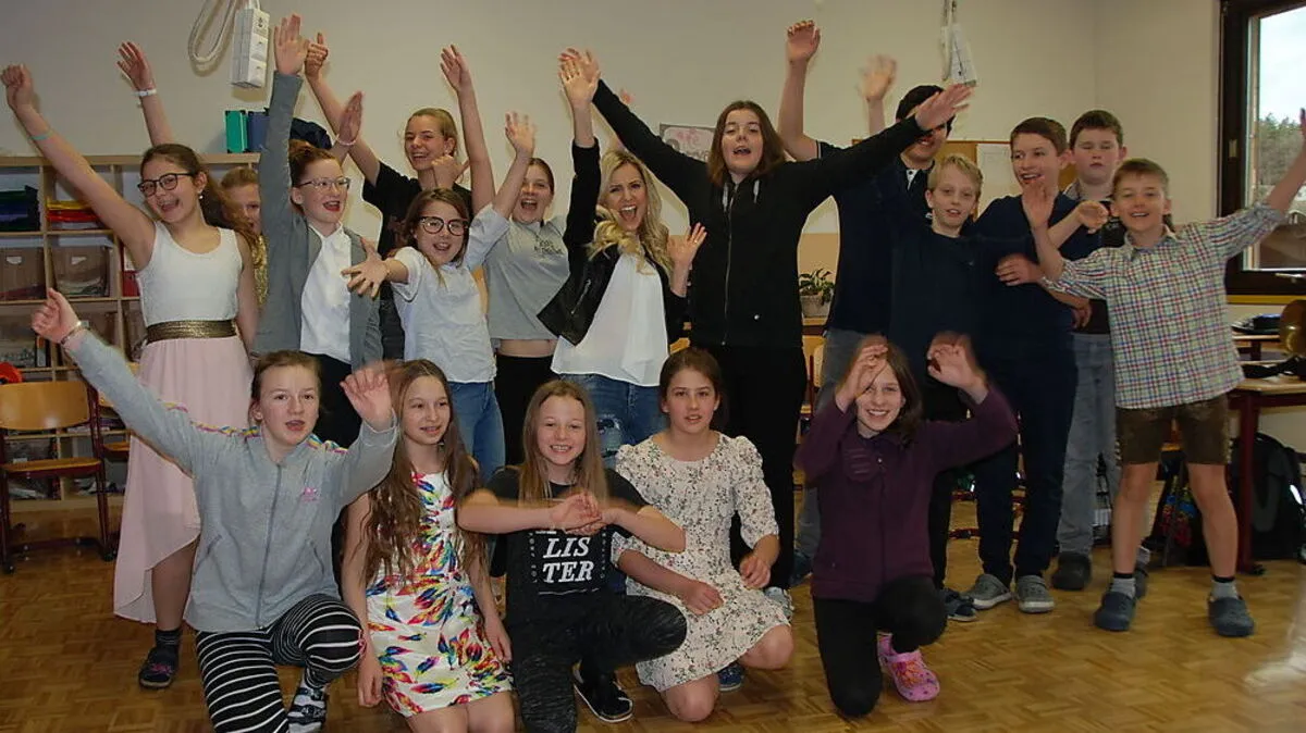 Die Schüler der zweiten Klassen der Neuen Musik-Mittelschule Stallhofen sind bereit für ihren großen Auftritt am 21. März 