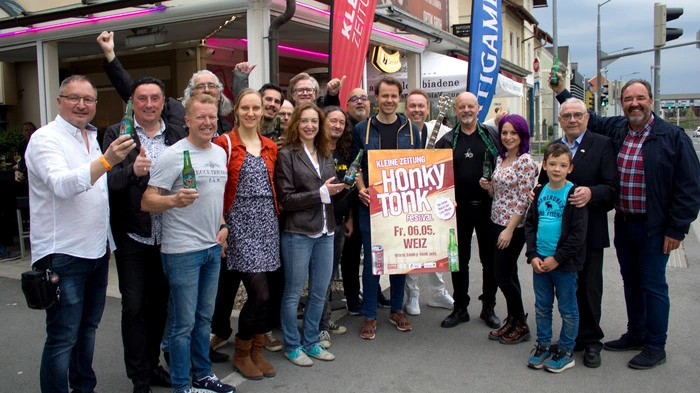 Die Organisatoren des Honky-Tonk-Festivals mit den vertretern der Stadtgemeinde und des Tourismus Weiz sowie den Lokalbetreibern freuten sich auf die Rückkehr des Honky-Tonk-Festivals in die Stadt.