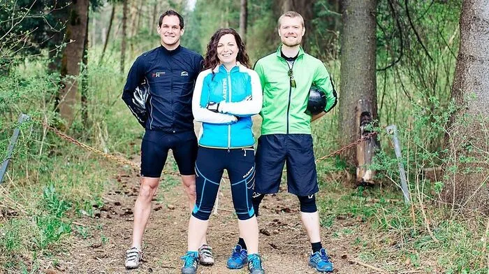 Auf Thomas Pucher, Tihana Pintaric und Fabian Gutbrod (von links) wartet nach der erfolgreichen Kampagne viel Arbeit, um alle Bestellungen abzuarbeiten