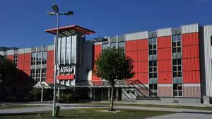 Gähnende Leere vor der ehemaligen KIKA-Filiale in Liezen, jetzt wird online versteigert