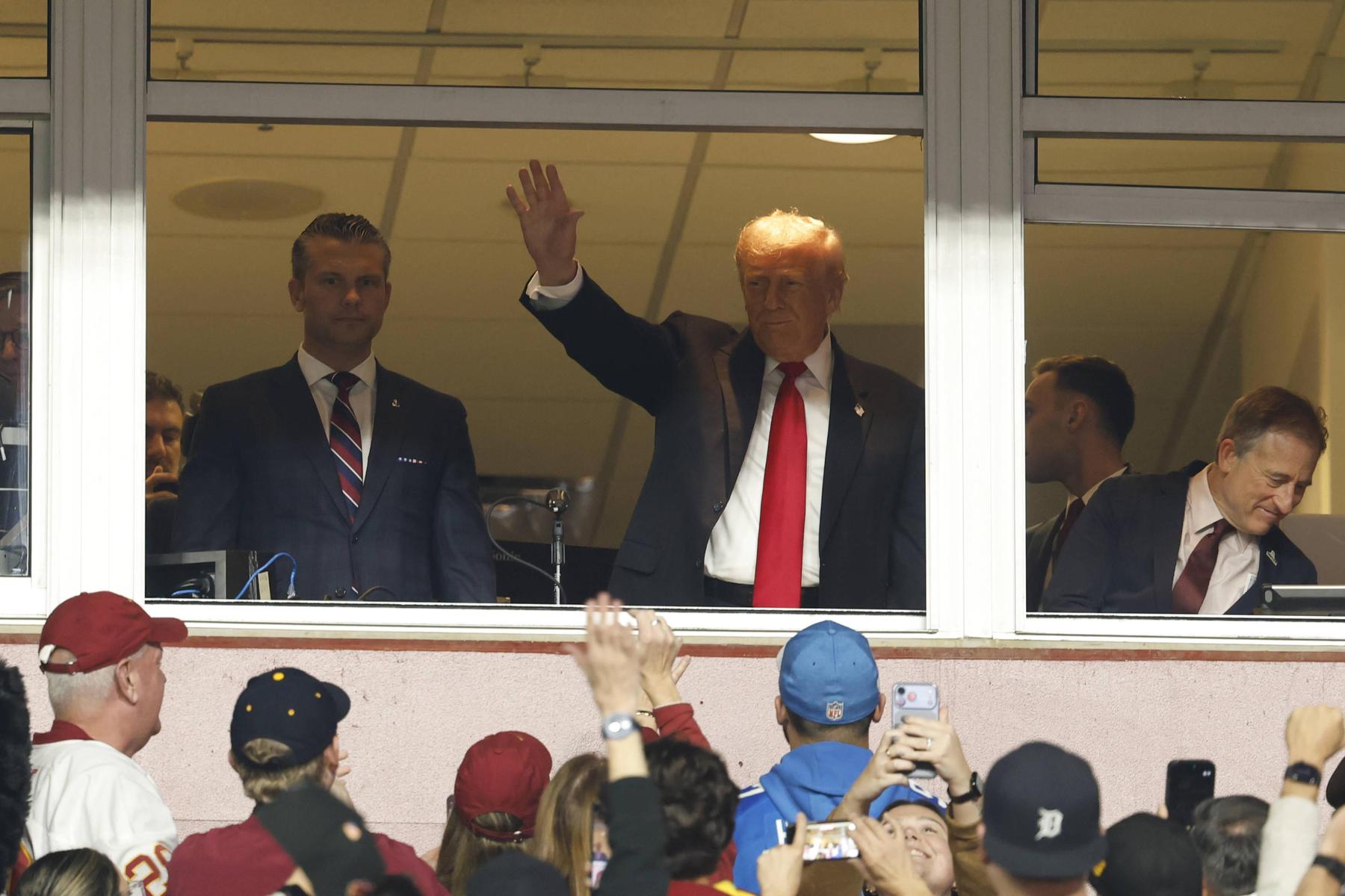 Trump wird bei NFL-Spiel von Football-Fans gnadenlos ausgebuht