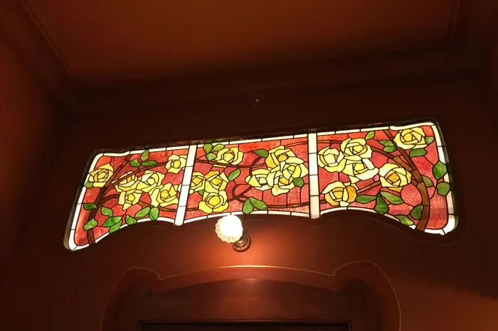 ... wie an dieser Oberlichte, ...