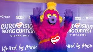 Pink und lila: Maskottchen Auri ist auch ein Kinderbuch gewidmet