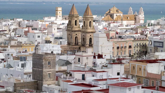 Der Tavira-Turm in Cádiz, einer der ehemals 260 Wachtürme, bietet den besten Blick über das Häusermeer. Attraktion ist eine Camera Obscura. Den ganzen Reisebericht lesen Sie hier