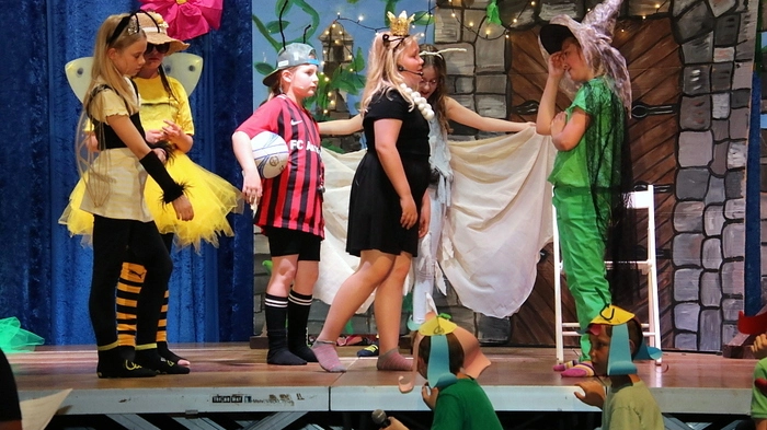 Der Kultursaal in Edelschrott war gerammelt voll, als die 71 Kinder der Musikvolksschule – allesamt Darsteller – Einzug hielten, um das Musical „Geschöpfe der Nacht“ aufzuführen.  