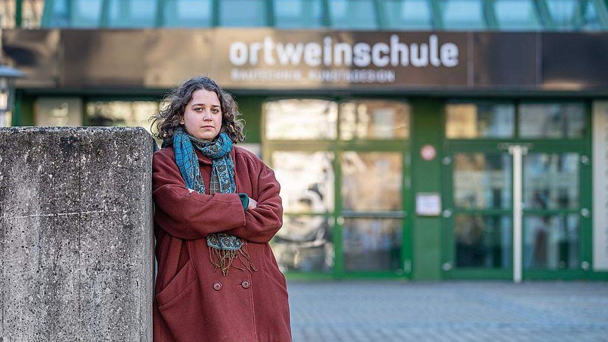 Magdalena Rosina Prettenthaler ist zurzeit im Maturajahrgang an der HTLV Ortweinschule im Bereich Grafik und Kommunikationsdesign