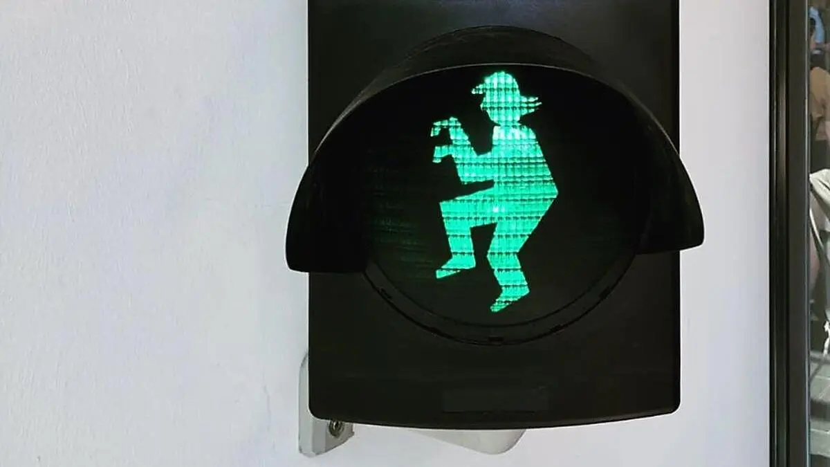 Otto Waalkes nahm in Emden eigene Ampeln in Emden in Betrieb