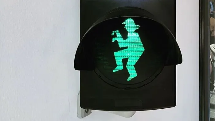 Otto Waalkes nahm in Emden eigene Ampeln in Emden in Betrieb