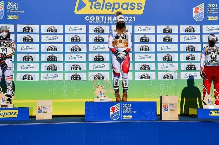  Corinne Suter (SUI) Kira Weidle (GER) Lara Gut Behrami (SUI)  Hier kommen Sie zum Rennbericht!