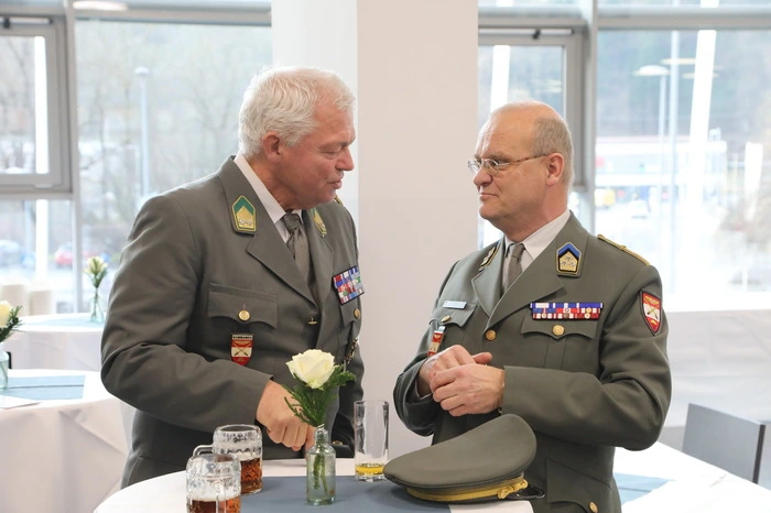 Neben Generalleutnant Franz Reißner und Rektor Wilfried Eichlseder waren Brigadier Robert Prader, stellvertretender Kommandant der Landstreitkräfte, Landesrat Hans Seitinger, Generalmajor Heinrich Winkelmayer, Chef des Stabes, sowie die beiden Sektionschefs Christian Kemperle (Bundesministerium für Landesverteidigung und Sport) und Arthur Maurer (Bundesministerium für Wissenschaft und Forschung) anwesend.