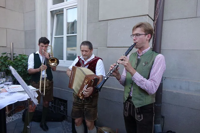 Zünftige Volksmusik unterhielt die Gäste.