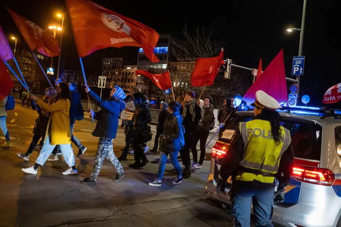 Die Demonstranten marschierten vom Hauptplatz weg durch Herrengasse, Radetzkystraße und Grieskai zum Mariahilfer Platz.