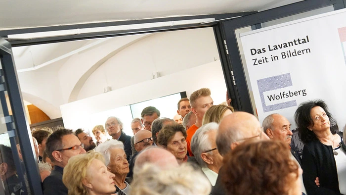 Ein wahrer Zuschauerandrang herrschte bei der Austellungseröffnung vor.