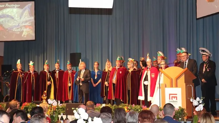 Der Galaabend "Der Strauss"der Faschingsgilde Leoben ist ein besonderes Höhepunkt im Veranstaltungsjahr. Dabei wird auch immer der "Goldene Strauss" für Verdienste um den Fasching verliehen.