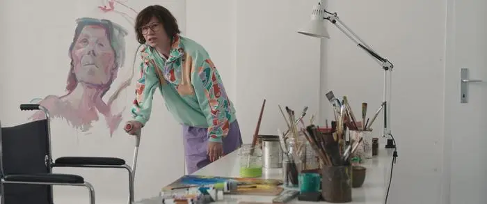 „Mit einem Tiger schlafen“: Lassnig-Biopic von Anja Salomonowitz | Burgtheater-Star Birgit Minichmayr verkörpert Kunst-Ikone Maria Lassnig (1919 - 2014)