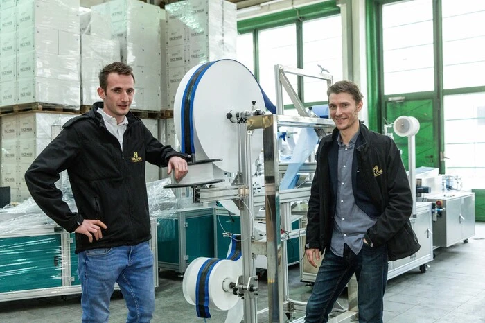 ... Firmengründer Dominik Holzner (29) und Produktionsleiter Patrick Schernthaner (23) stehen hinter dem Startup, das auch nach der Pandemie weiter bestehen soll.