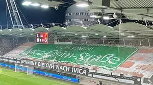 Das Transparent für die Ivica-Osim-Straße