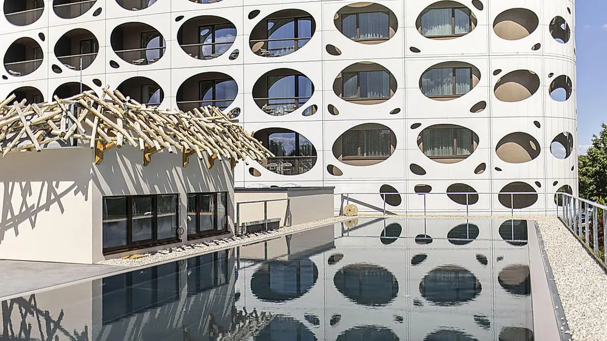 Das 25-Meter-Becken im Seepark Hotel bietet drei Bahnen zum Trainieren an