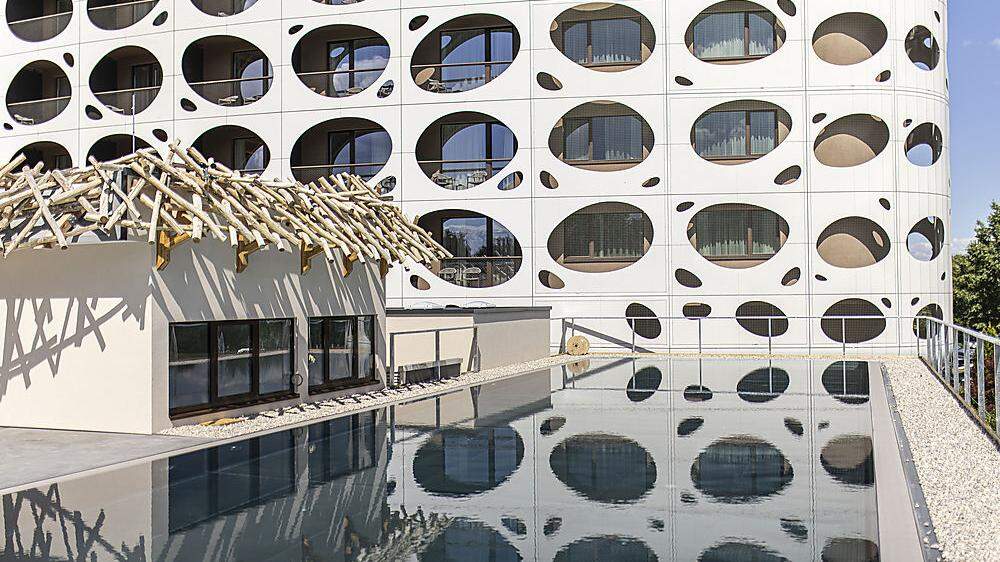 Das 25-Meter-Becken im Seepark Hotel bietet drei Bahnen zum Trainieren an