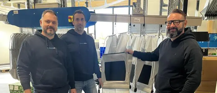 Sie haben das neue Werk in der Tasche: Bernd Grobbauer, Jürgen Neugebauer und Adrian Kachelmaier (v.l.) am neuen Standort in Ludersdorf