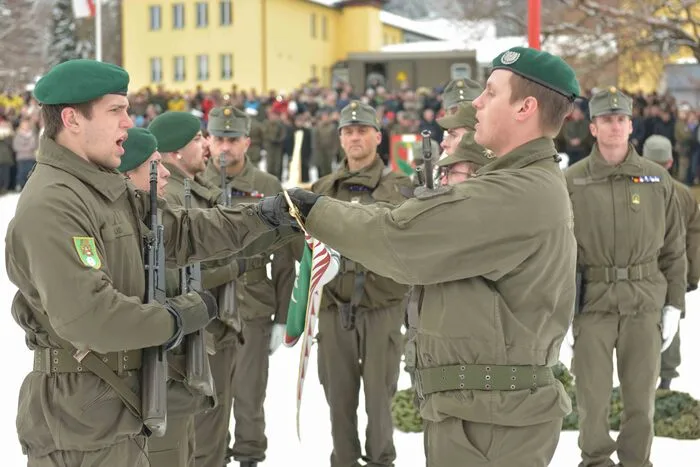 ... und dem Hochgebirgsjägerbataillon 26 diese Angelobung durch.