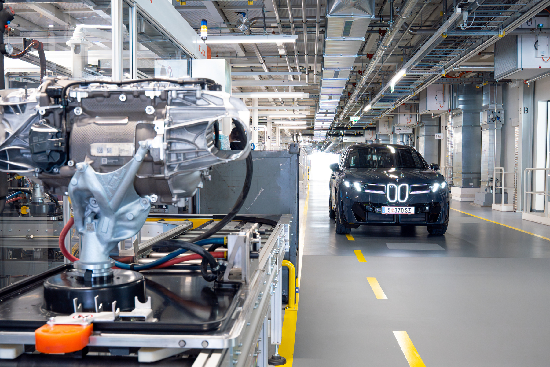 BMW-Motorenwerk Steyr: Herz der neuen Klasse - Einblicke in den OP-Saal in Steyr