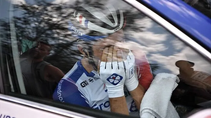 Thibaut Pinot konnte seine Tränen nicht zurückhalten