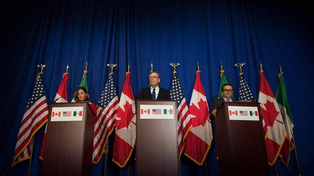 Der US-Handelsbeauftragte Robert Lighthizer, die kanadische Außenministerin Chrystia Freeland und Mexikos Wirtschaftsminister Ildefonso Guajardo schlossen am Dienstag in Washington die vierte Runde der Neuverhandlung NAFTA ab