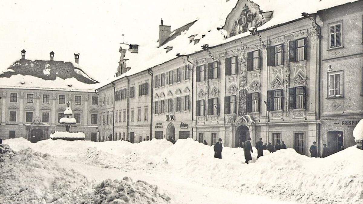 Einstiger Winter am Hauptplatz von St. Veit