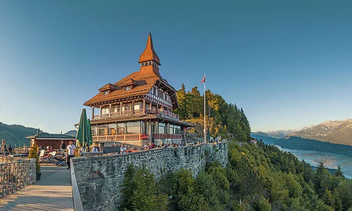 Interlaken im bergigen Berner Oberland