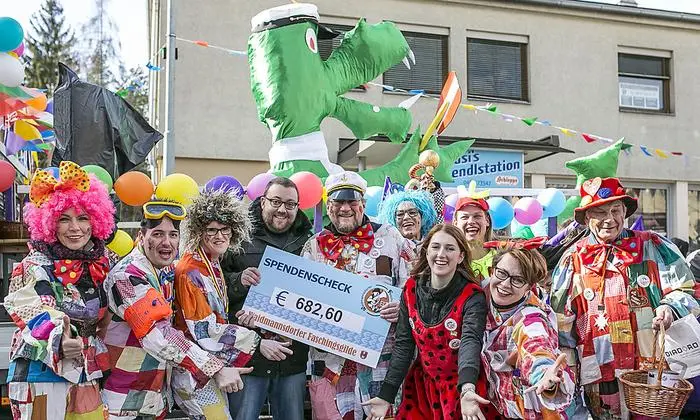Die Faschingsgilde Waidmannsdorf mit 682,60 Euro für "Kärntner in Not"