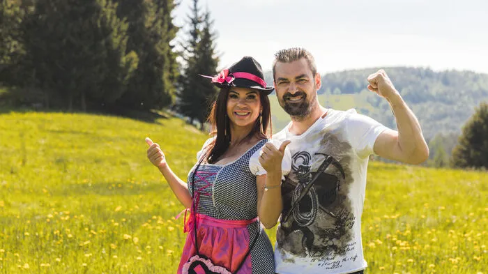 Eines der Paare, das bei "Forsthaus Rampensau" teilnimmt: Bambi Bruckner und ihr Mann Senad