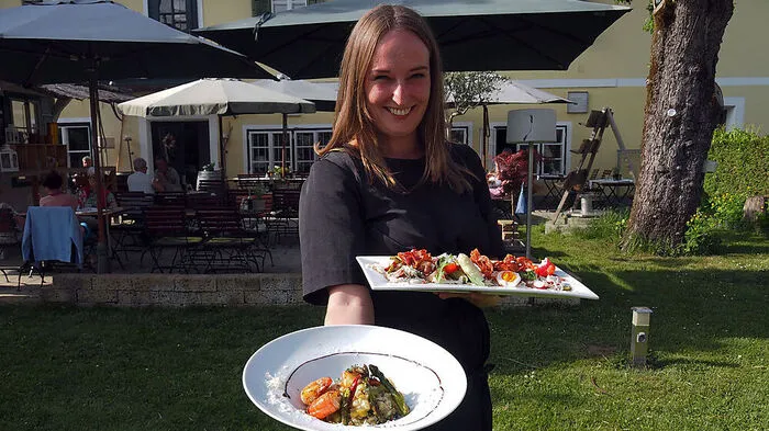 Ingrid Stern mit Spargel-Risotto und Schweinsbraten-Carpaccio