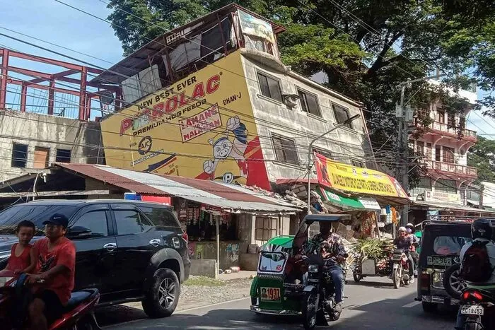 Das Epizentrum befand sich in der Provinz Abra im Norden der Insel Luzon. Die Region liegt 335 Kilometer nördlich der Hauptstadt Manila.