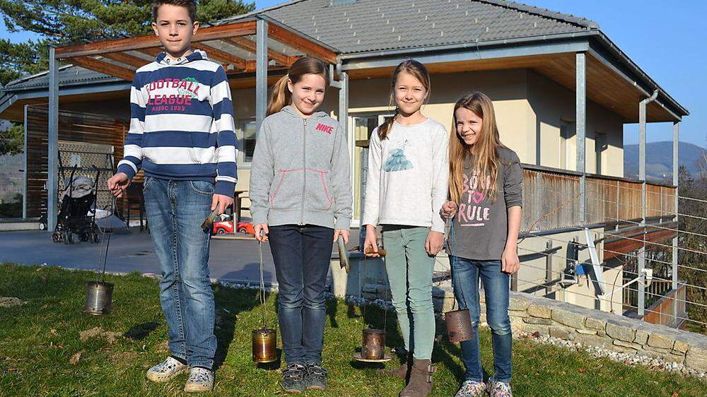 Bestens ausgerüstet und voller Elan: Georg, Johanna, Hanna und Theresa aus Pöllau freuen sich aufs Weihfeuer- tragen
