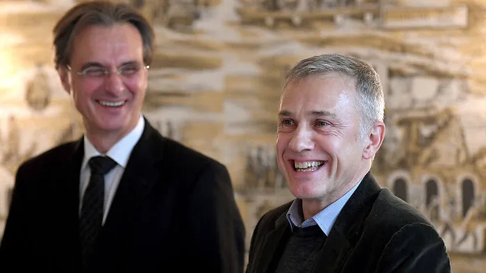 Christoph Walz feiert sein Österreich-Debüt als Opernregisseur. Opernintendant Roland Geyer (hinten) hat gut lachen.