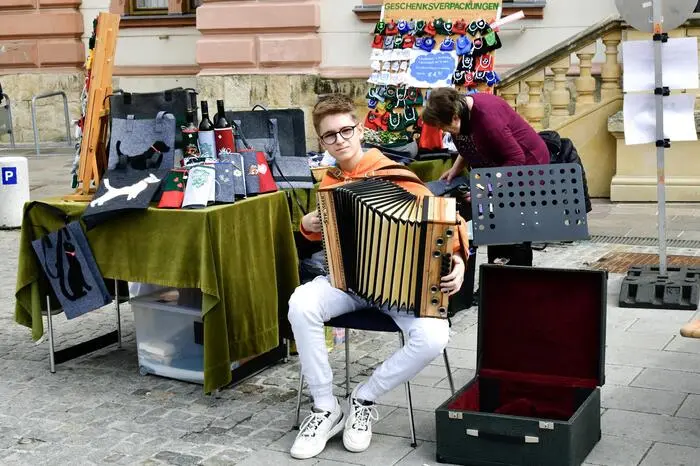 Musikalisch begleitet wurde die Ausstellung von Harmonikaschülern der Musikschule Hartberg der Klasse Heinz Steinbauer.